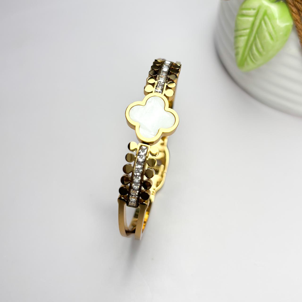 Clover Lyra Bangle Bracelet
