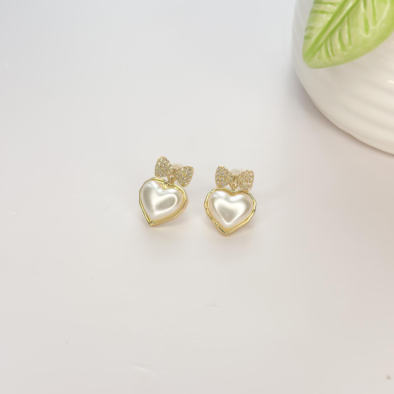 Pearl Heartbow Earring