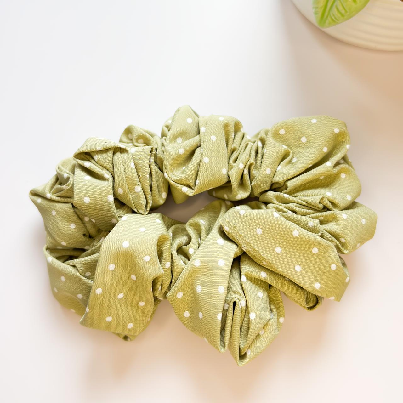 Scrunchie - Polka dotted Oversized