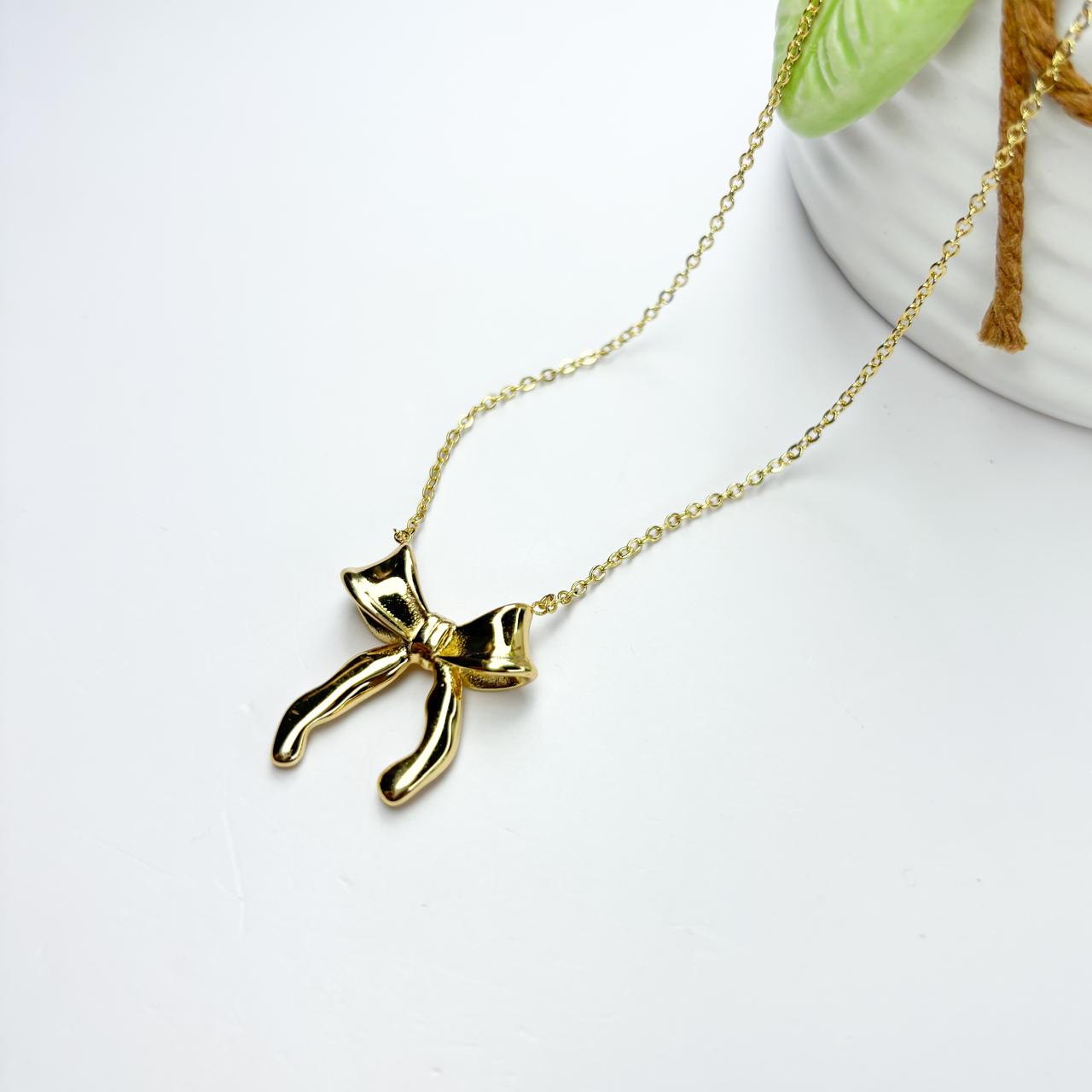 Solid Bow Necklace