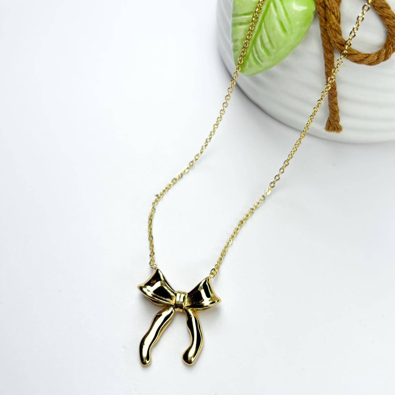 Solid Bow Necklace
