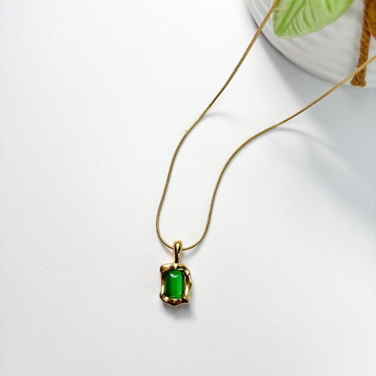 Emerald Green Stone in Shell Necklace