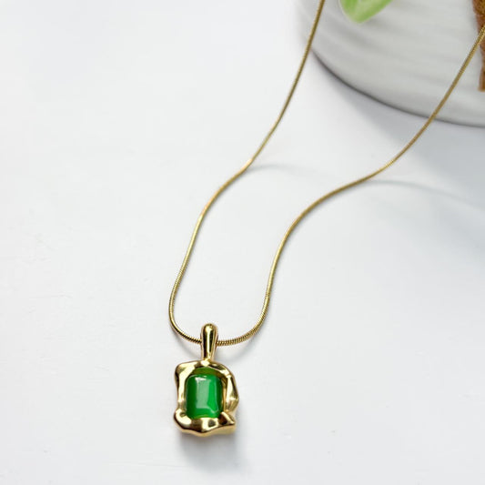 Emerald Green Stone in Shell Necklace