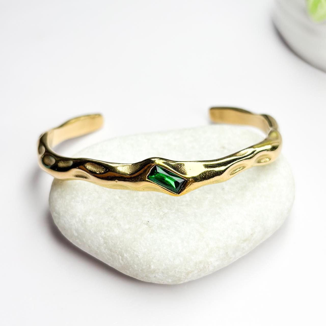 Emerald Stone Half Cuff