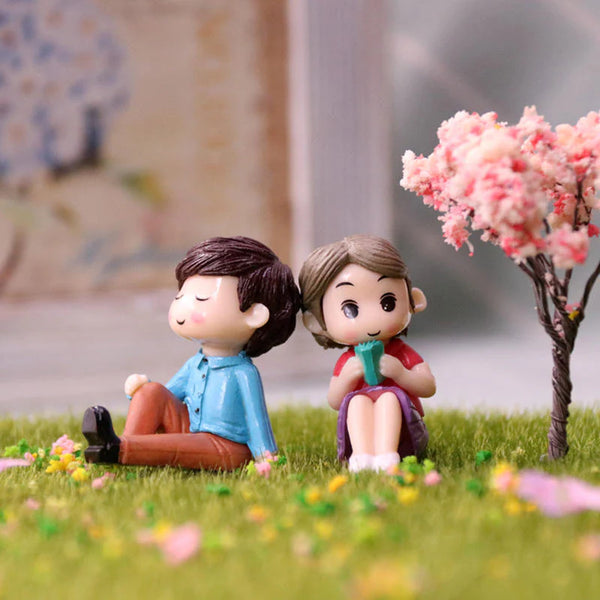 Cute Sitting Couples Miniature Toys