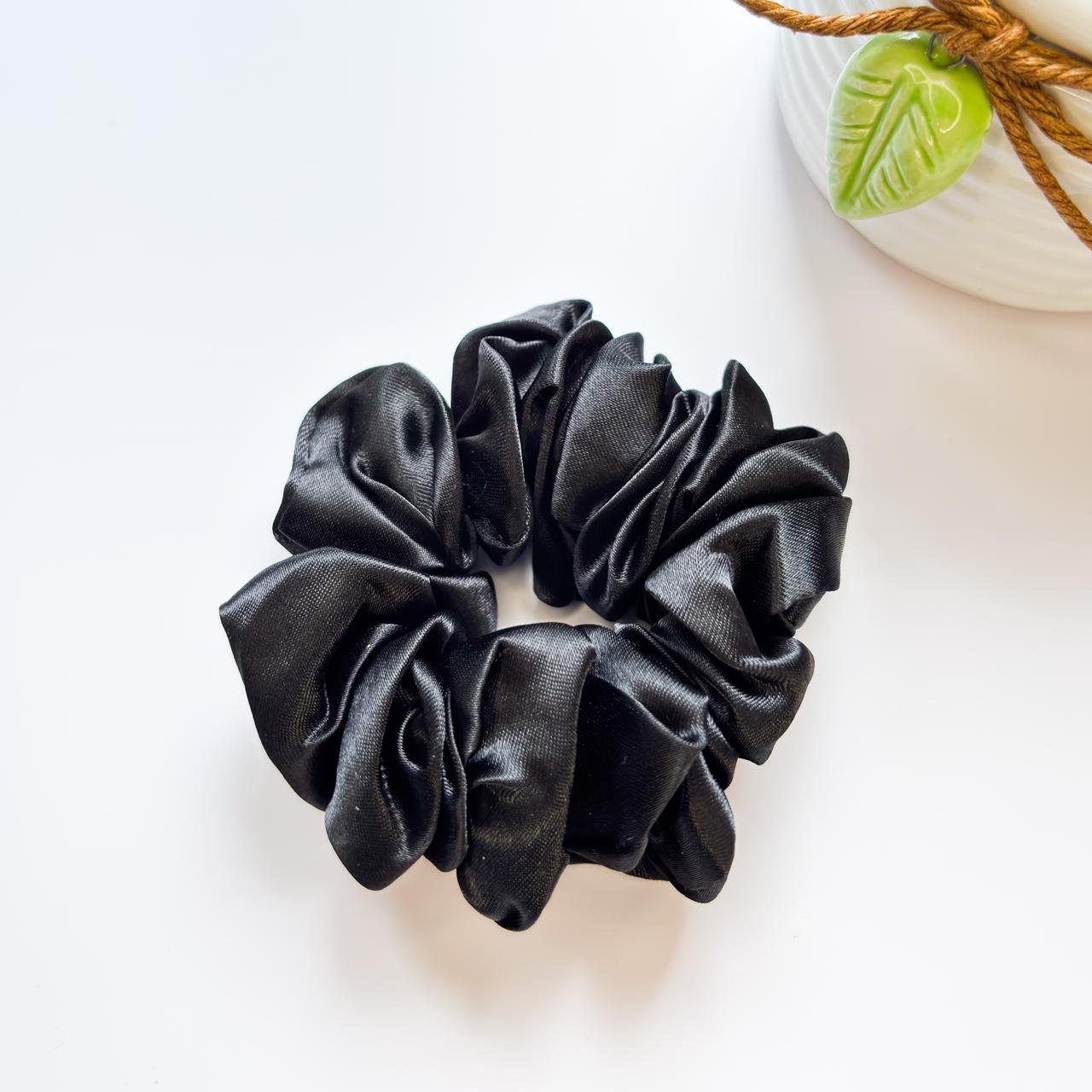 Scrunchie - Satin Black