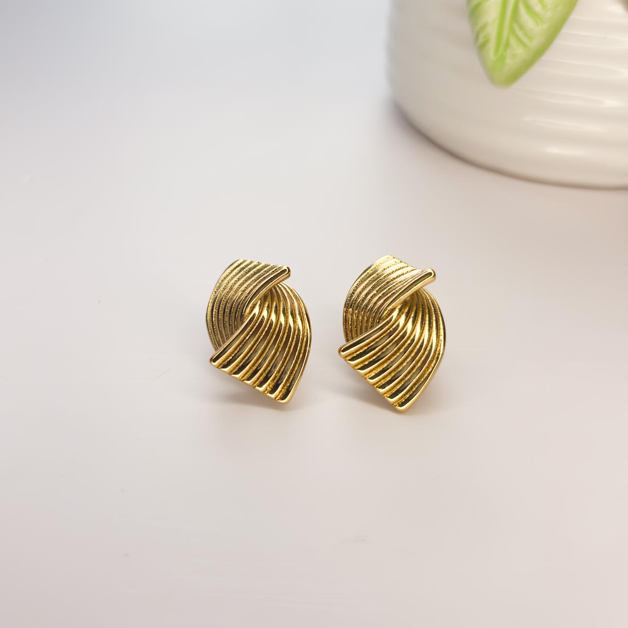 Aura Twist Earring