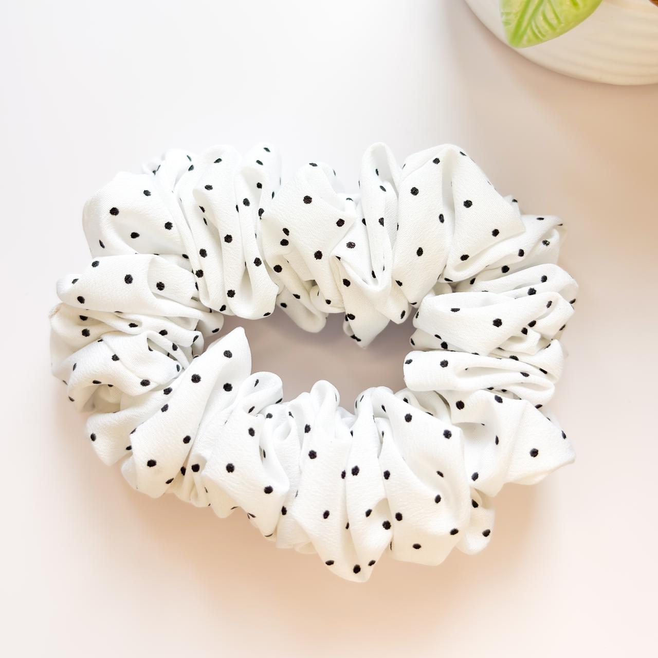 Scrunchie - Polka dotted Oversized