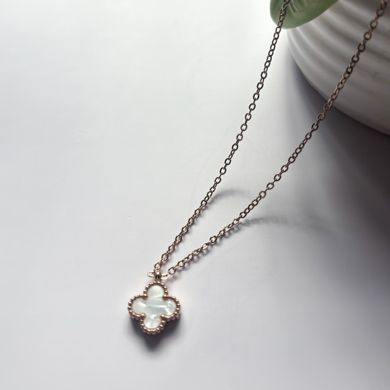 Dual-Sided Clover Pendant Necklace – Rose Gold