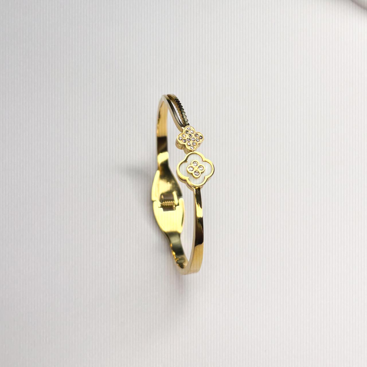 Aura Clover Bangle Bracelet